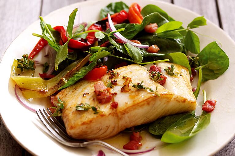 fish with vegetables and herbs to lose weight