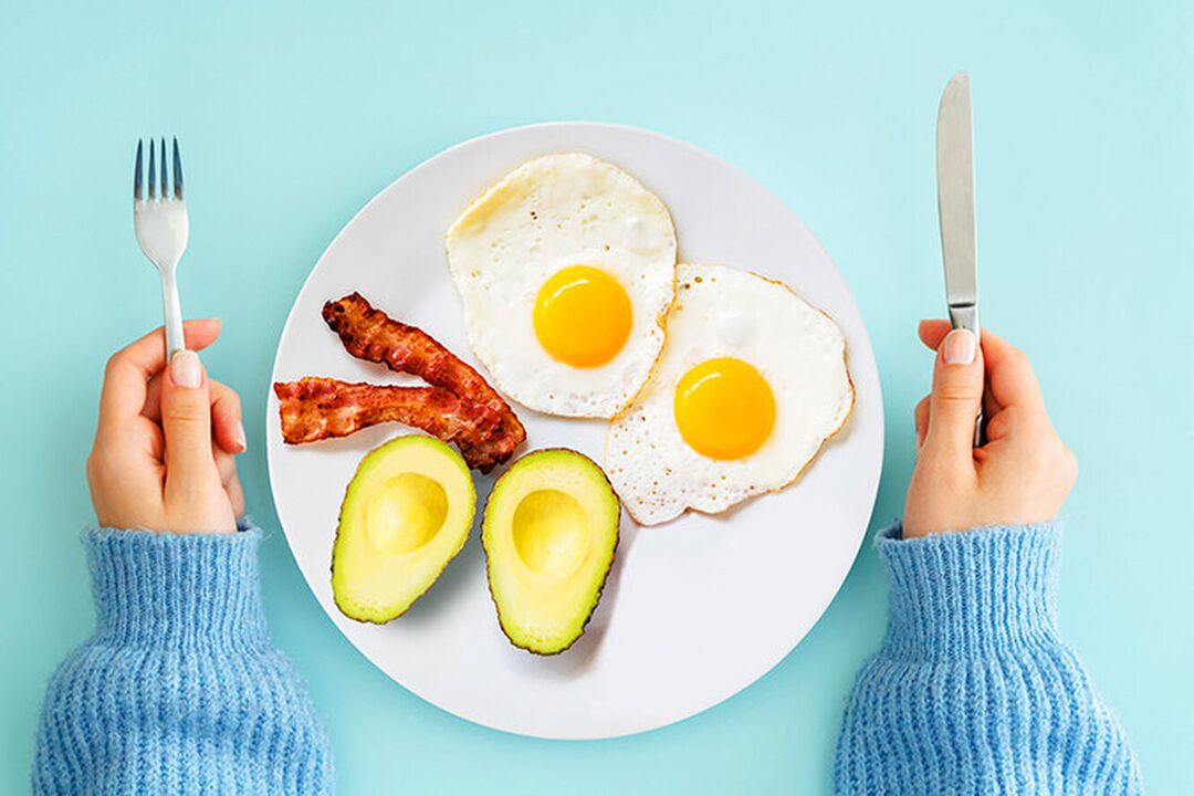 The perfect breakfast on the ketogenic diet menu - eggs with bacon and avocado